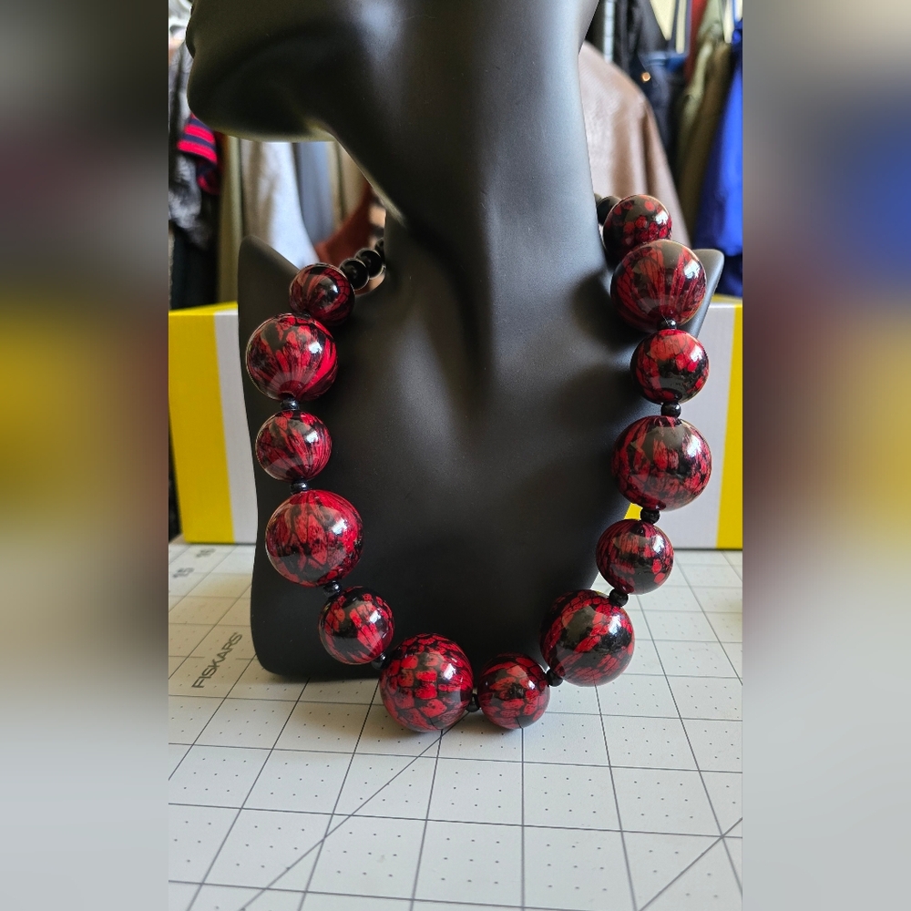 Joan Rivers Oversized beaded necklace
